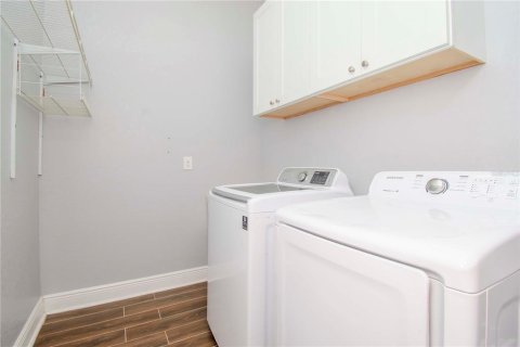 House in Tampa, Florida 4 bedrooms, 182.74 sq.m. № 1887019 - photo 26