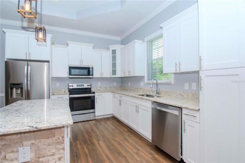 House in Tampa, Florida 4 bedrooms, 182.74 sq.m. № 1887019 - photo 3