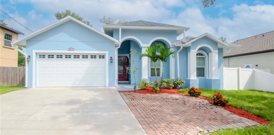 House in Tampa, Florida 4 bedrooms, 182.74 sq.m. № 1887019
