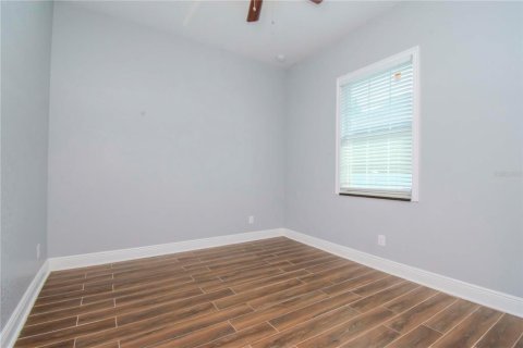 House in Tampa, Florida 4 bedrooms, 182.74 sq.m. № 1887019 - photo 25