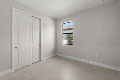 Villa ou maison à vendre à North Port, Floride: 4 chambres, 171.87 m2 № 2405403 - photo 12
