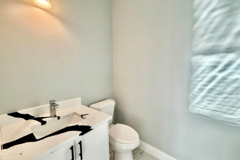 House in Port St. Lucie, Florida 3 bedrooms, 164.72 sq.m. № 2082916 - photo 6