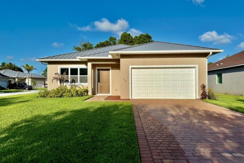 House in Port St. Lucie, Florida 3 bedrooms, 164.72 sq.m. № 2082916 - photo 2