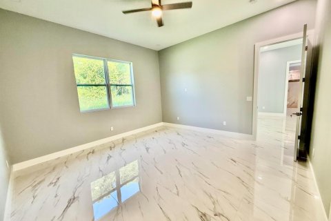 House in Port St. Lucie, Florida 3 bedrooms, 164.72 sq.m. № 2082916 - photo 14