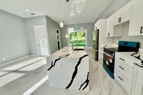 House in Port St. Lucie, Florida 3 bedrooms, 164.72 sq.m. № 2082916 - photo 9