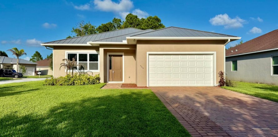 House in Port St. Lucie, Florida 3 bedrooms, 164.72 sq.m. № 2082916