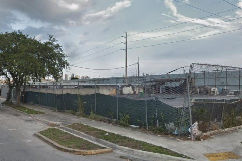 Commercial property in Miami, Florida № 1979001 - photo 4