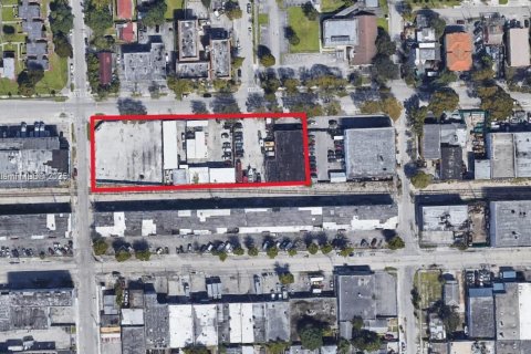 Commercial property in Miami, Florida № 1979001 - photo 2