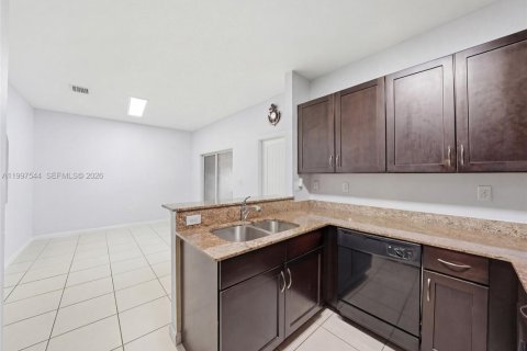 Townhouse in Homestead, Florida 2 bedrooms, 130.81 sq.m. № 2060771 - photo 11