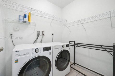 Townhouse in Homestead, Florida 2 bedrooms, 130.81 sq.m. № 2060771 - photo 25