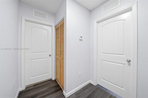 Townhouse in Homestead, Florida 2 bedrooms, 130.81 sq.m. № 2060771 - photo 24