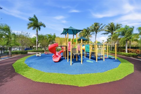 Townhouse in Homestead, Florida 2 bedrooms, 130.81 sq.m. № 2060771 - photo 27