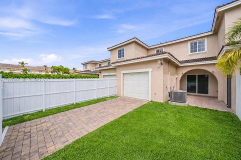 Townhouse in Homestead, Florida 2 bedrooms, 130.81 sq.m. № 2060771 - photo 2