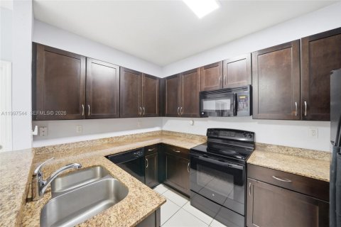 Townhouse in Homestead, Florida 2 bedrooms, 130.81 sq.m. № 2060771 - photo 10