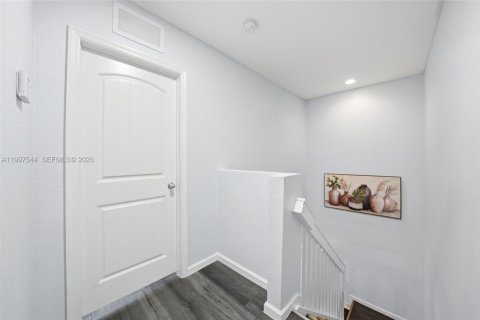 Townhouse in Homestead, Florida 2 bedrooms, 130.81 sq.m. № 2060771 - photo 23