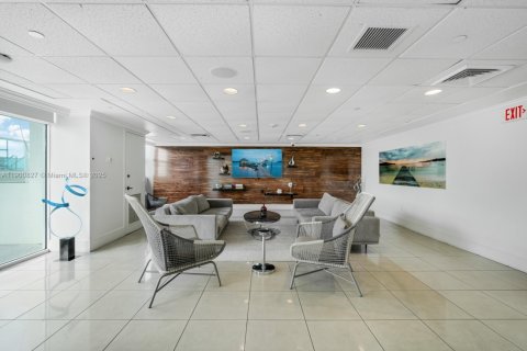 Condo in Miami Beach, Florida, 1 bedroom  № 2052850 - photo 18