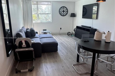 Condo in Miami Beach, Florida, 1 bedroom  № 2052850 - photo 7