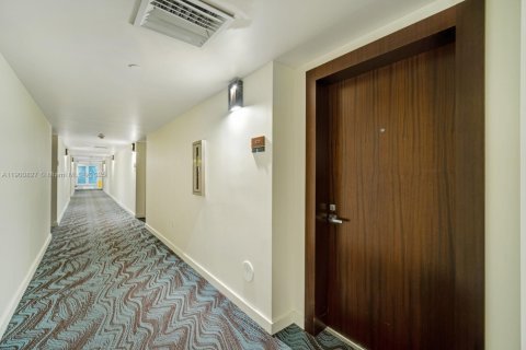 Condo in Miami Beach, Florida, 1 bedroom  № 2052850 - photo 14