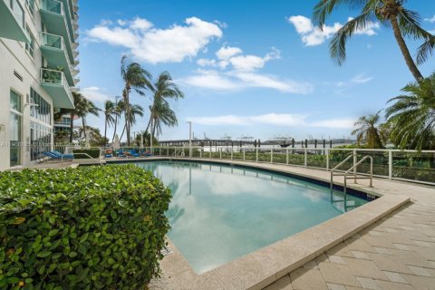 Condo in Miami Beach, Florida, 1 bedroom  № 2052850 - photo 20
