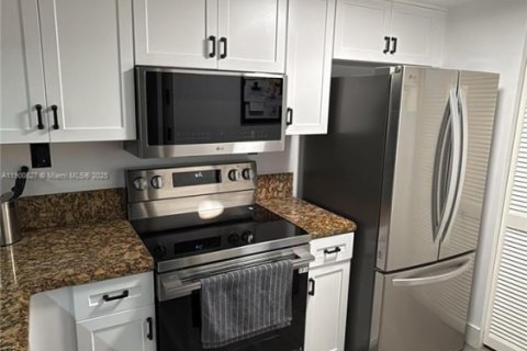 Condo in Miami Beach, Florida, 1 bedroom  № 2052850