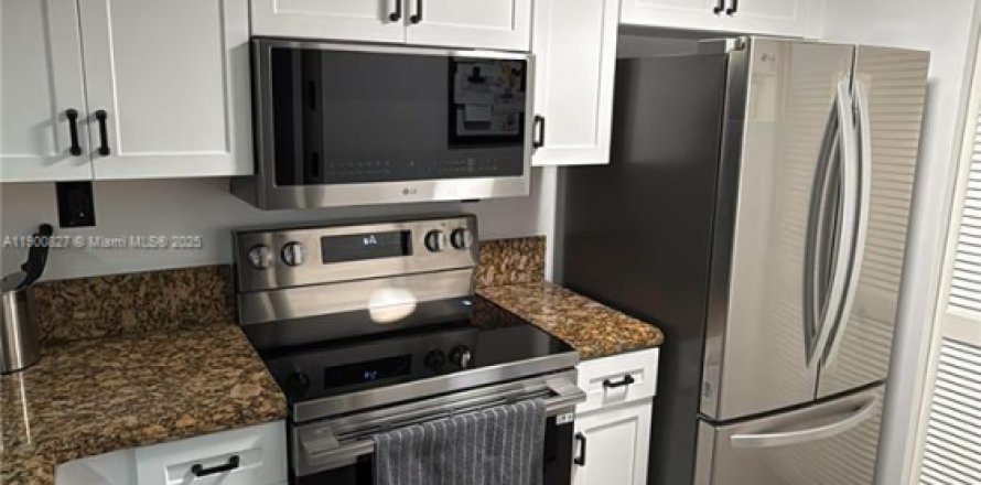 Condo in Miami Beach, Florida, 1 bedroom  № 2052850