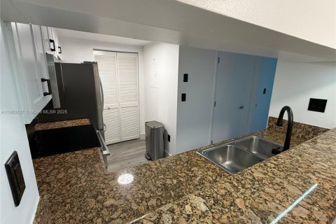 Condo in Miami Beach, Florida, 1 bedroom  № 2052850 - photo 5