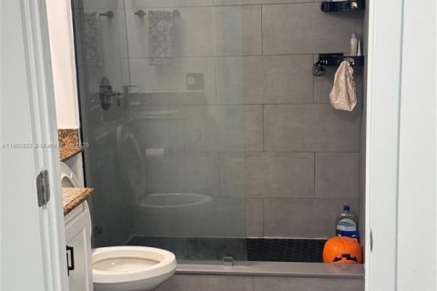 Condo in Miami Beach, Florida, 1 bedroom  № 2052850 - photo 11