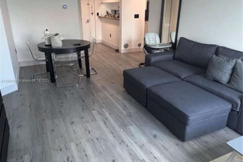 Condo in Miami Beach, Florida, 1 bedroom  № 2052850 - photo 8