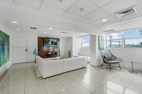 Condo in Miami Beach, Florida, 1 bedroom  № 2052850 - photo 19