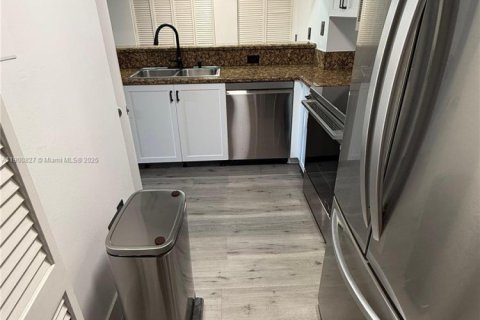 Condo in Miami Beach, Florida, 1 bedroom  № 2052850 - photo 6