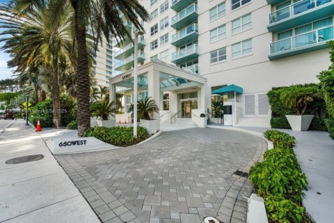 Condo in Miami Beach, Florida, 1 bedroom  № 2052850 - photo 15