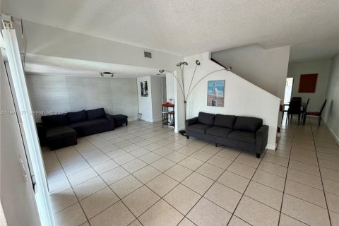 Townhouse in Miami, Florida 3 bedrooms, 149.67 sq.m. № 2040014 - photo 3