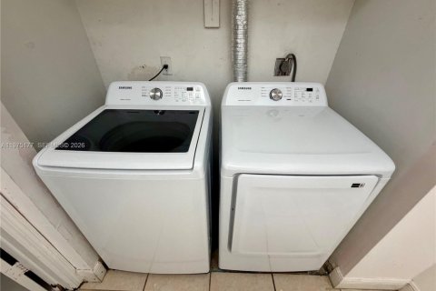 Townhouse in Miami, Florida 3 bedrooms, 149.67 sq.m. № 2040014 - photo 9