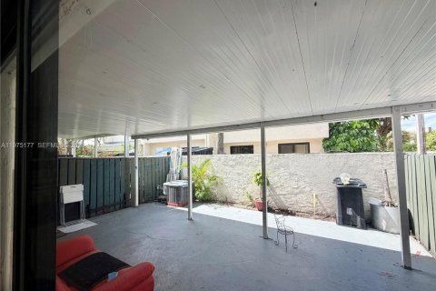 Townhouse in Miami, Florida 3 bedrooms, 149.67 sq.m. № 2040014 - photo 10