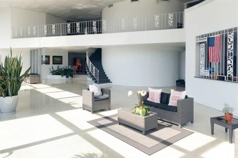 Condo in Miami Beach, Florida  № 1961725 - photo 13