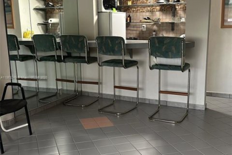 Condo in Miami Beach, Florida  № 1961725 - photo 9