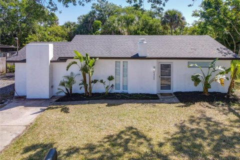 House in Port Orange, Florida 2 bedrooms, 112.6 sq.m. № 1717882 - photo 1