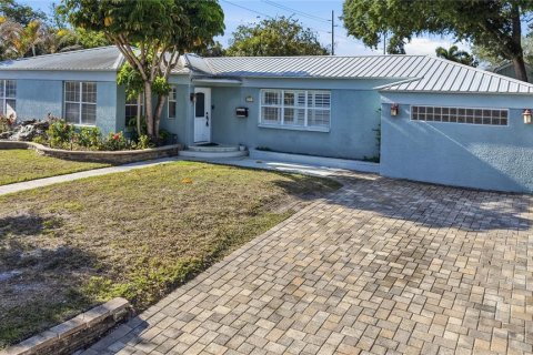 House in Tampa, Florida 4 bedrooms, 185.15 sq.m. № 2095308 - photo 2
