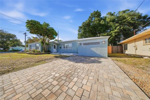 House in Tampa, Florida 4 bedrooms, 185.15 sq.m. № 2095308 - photo 6