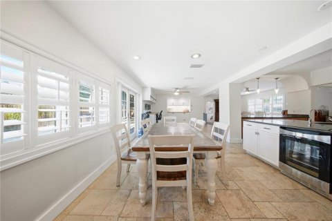 House in Tampa, Florida 4 bedrooms, 185.15 sq.m. № 2095308 - photo 19