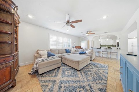 House in Tampa, Florida 4 bedrooms, 185.15 sq.m. № 2095308 - photo 9