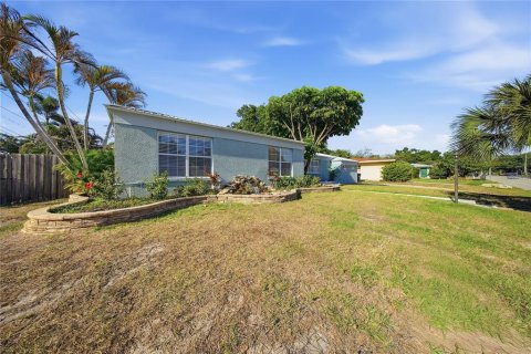 House in Tampa, Florida 4 bedrooms, 185.15 sq.m. № 2095308 - photo 5