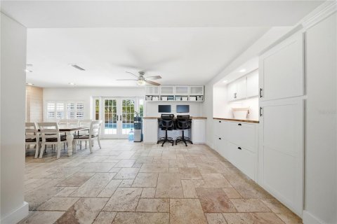 House in Tampa, Florida 4 bedrooms, 185.15 sq.m. № 2095308 - photo 18