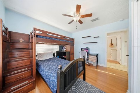 House in Tampa, Florida 4 bedrooms, 185.15 sq.m. № 2095308 - photo 30