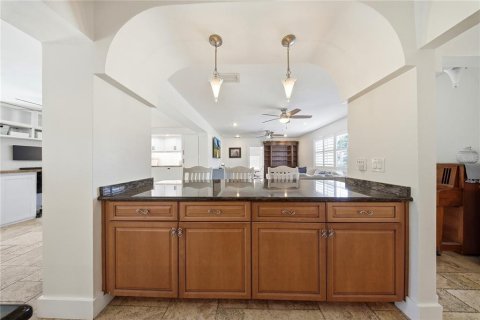 House in Tampa, Florida 4 bedrooms, 185.15 sq.m. № 2095308 - photo 14