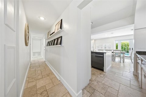 House in Tampa, Florida 4 bedrooms, 185.15 sq.m. № 2095308 - photo 8