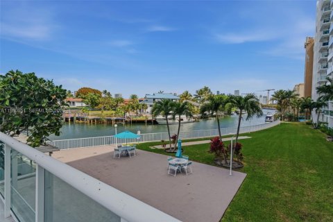 Condominio en venta en North Miami Beach, Florida, 2 dormitorios, 106.37 m2 № 2189955 - foto 27