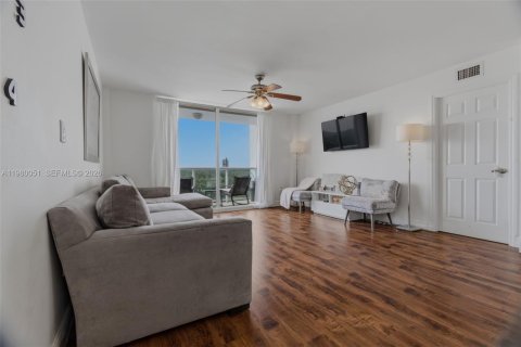 Condominio en venta en North Miami Beach, Florida, 2 dormitorios, 106.37 m2 № 2189955 - foto 12