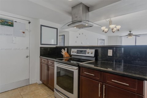 Condominio en venta en North Miami Beach, Florida, 2 dormitorios, 106.37 m2 № 2189955 - foto 11