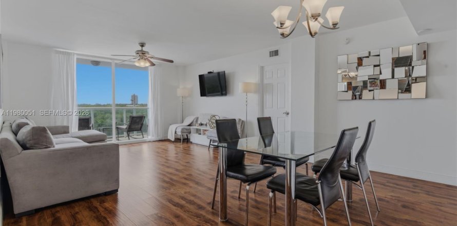 Condominio en North Miami Beach, Florida, 2 dormitorios  № 2189955